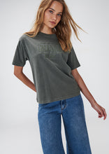 Load image into Gallery viewer, Billie Tee