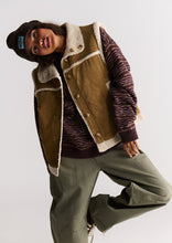 Load image into Gallery viewer, Reversible Pinnacle Vest