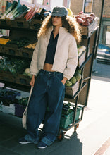 Load image into Gallery viewer, Skater Jeans