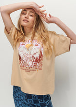Load image into Gallery viewer, Daisy Valley Thrift Tee