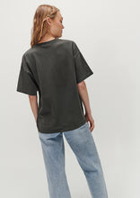Load image into Gallery viewer, Basic Throwback Tee