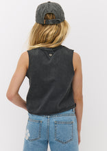 Load image into Gallery viewer, Crop Singlet