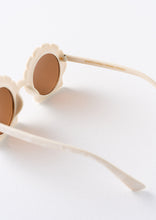 Load image into Gallery viewer, Seashells Sunglasses