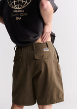 Load image into Gallery viewer, Pleated Herringbone Shorts