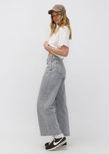 Load image into Gallery viewer, Baggy Low Rise Jeans