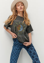 Load image into Gallery viewer, Throwback Tee