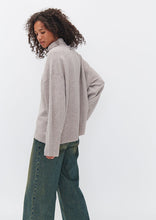 Load image into Gallery viewer, Point Turtleneck