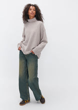 Load image into Gallery viewer, Point Turtleneck