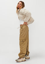 Load image into Gallery viewer, Poppy Cargos