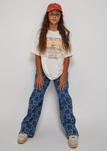 Load image into Gallery viewer, Throwback Tee