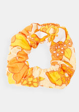 Load image into Gallery viewer, Scrunchie Back