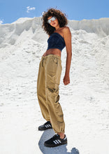 Load image into Gallery viewer, Poppy Cargos