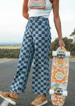 Load image into Gallery viewer, Cruiser Skateboard