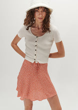 Load image into Gallery viewer, Sienna Button Tee