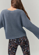 Load image into Gallery viewer, Loom Knit