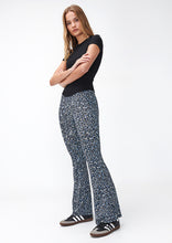 Load image into Gallery viewer, Rosa Flares