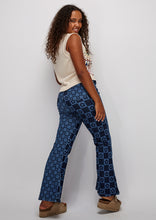 Load image into Gallery viewer, Eva Jeans