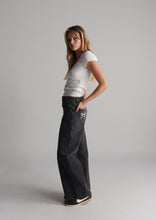Load image into Gallery viewer, Baggy Low Rise Jeans
