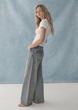 Load image into Gallery viewer, Baggy Low Rise Jeans
