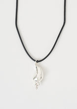 Load image into Gallery viewer, Tulip Shell Necklace

