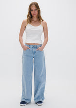 Load image into Gallery viewer, Baggy Low Rise Jeans
