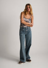 Load image into Gallery viewer, Baggy Low Rise Jeans
