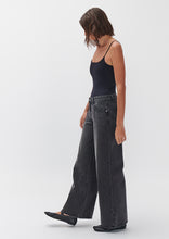 Load image into Gallery viewer, Baggy Low Rise Jeans
