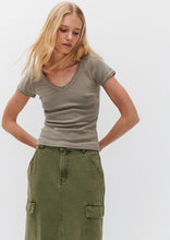 Load image into Gallery viewer, Pippy Tee
