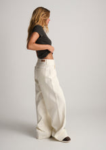 Load image into Gallery viewer, Baggy Low Rise Jeans
