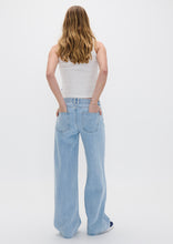 Load image into Gallery viewer, Baggy Low Rise Jeans
