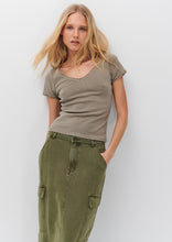 Load image into Gallery viewer, Pippy Tee
