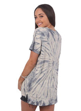 Load image into Gallery viewer, Ocean Divide - Indi Tee
