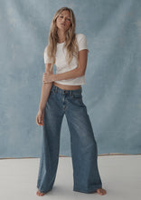 Load image into Gallery viewer, Nineties Jeans
