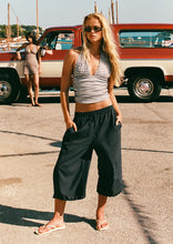 Load image into Gallery viewer, Winky 3/4 Pants
