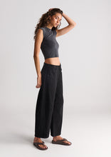 Load image into Gallery viewer, Skylar Barrel Jeans
