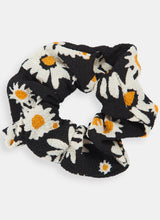 Load image into Gallery viewer, Daisy Scrunchie Pack
