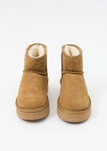 Load image into Gallery viewer, Platform Cosy Boots
