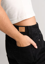 Load image into Gallery viewer, Valencia Straight Jeans
