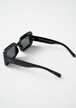 Load image into Gallery viewer, Sunglass Sugar
