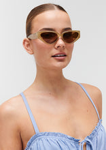 Load image into Gallery viewer, Kylie Sunglasses
