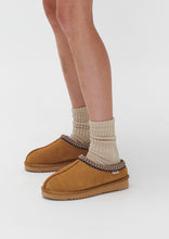 Load image into Gallery viewer, Roadnight Ugg Slipper
