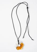Load image into Gallery viewer, Glass Flower Necklace
